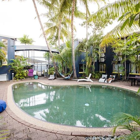Mad Monkey Backpackers Village Cairns Exteriör bild