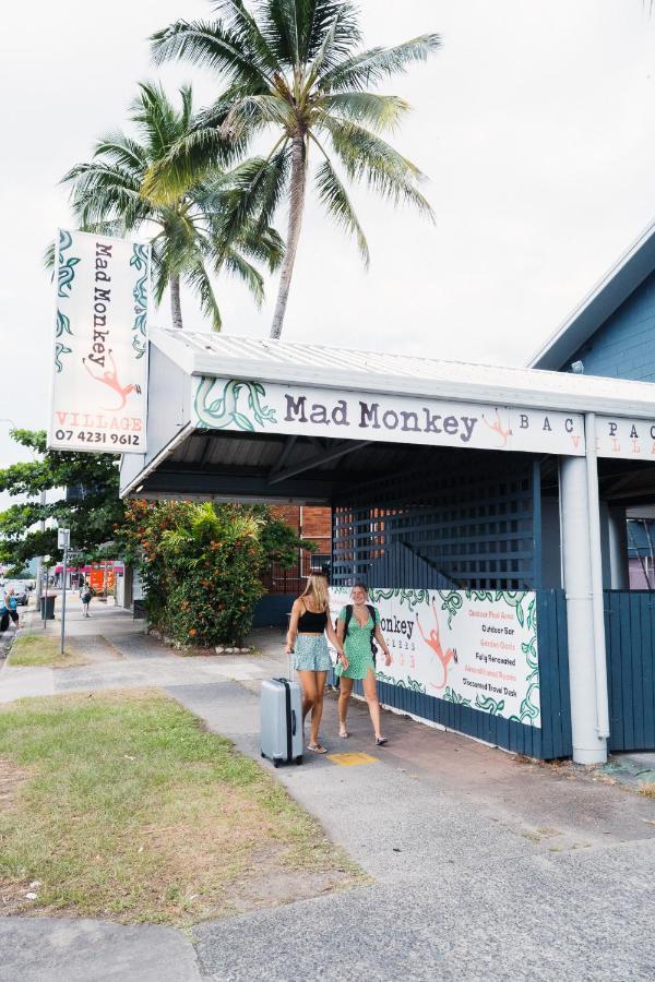 Mad Monkey Backpackers Village Cairns Exteriör bild