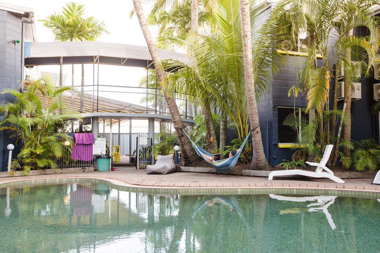 Mad Monkey Backpackers Village Cairns Exteriör bild