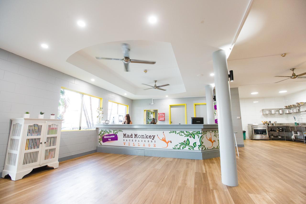 Mad Monkey Backpackers Village Cairns Exteriör bild