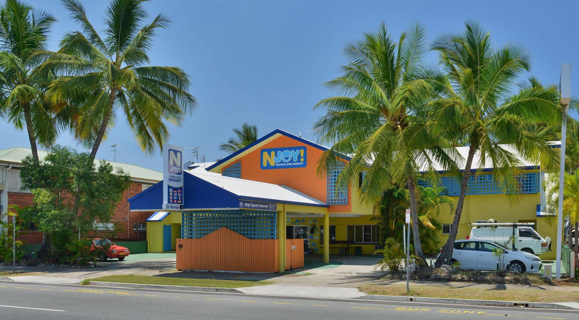 Mad Monkey Backpackers Village Cairns Exteriör bild