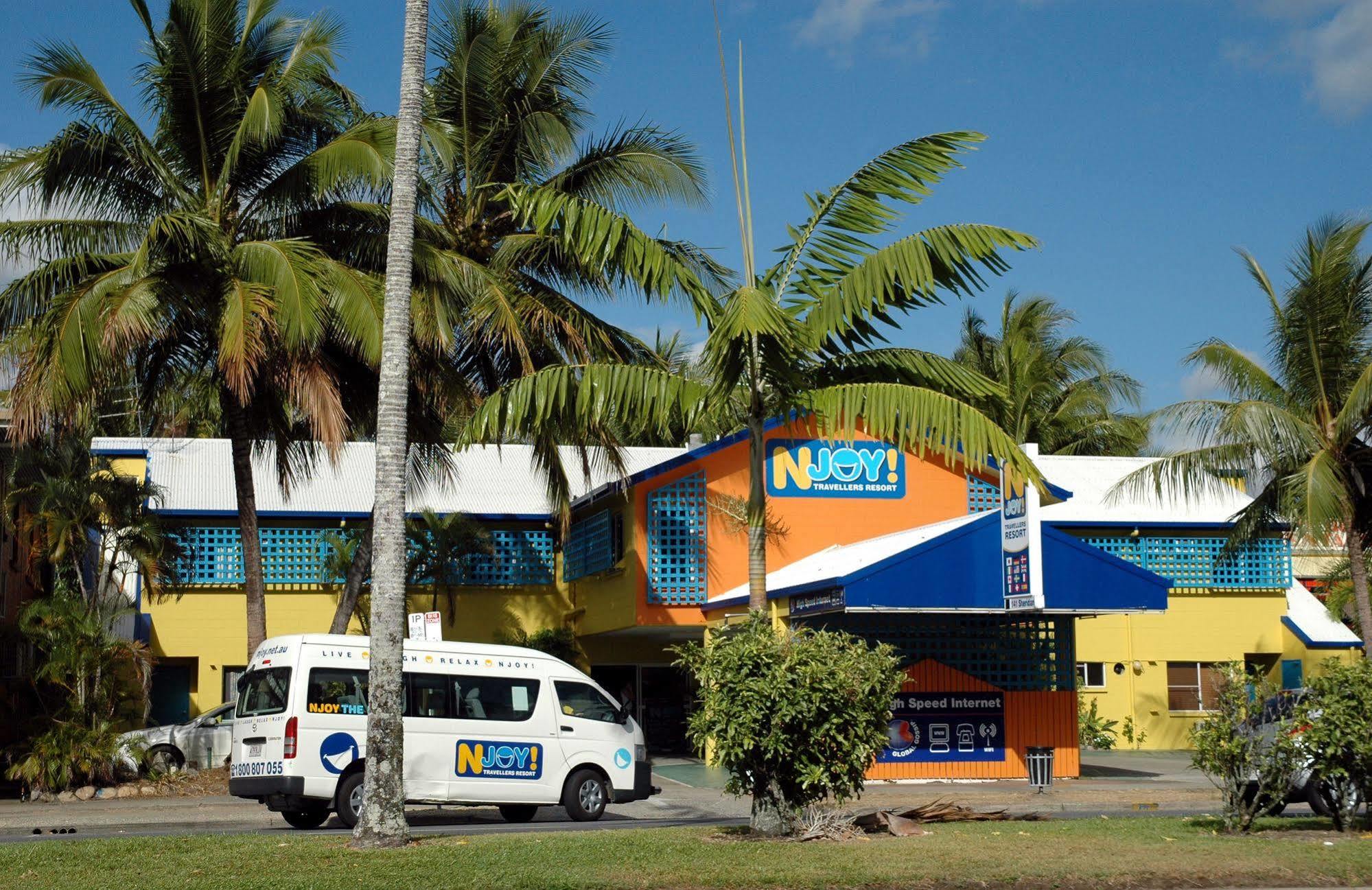 Mad Monkey Backpackers Village Cairns Exteriör bild